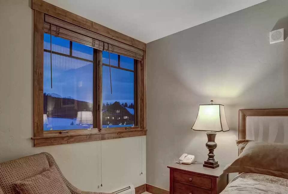 Bedroom 3 with view of slope