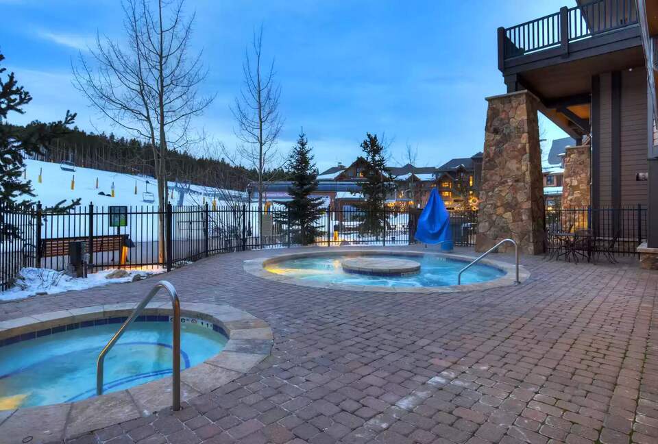 Hot tubs adjacent to fitness center and sauna