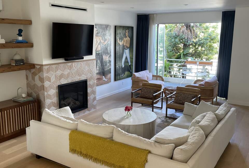 Modern Beach House Steps from the Sand - Marina Del Rey, California