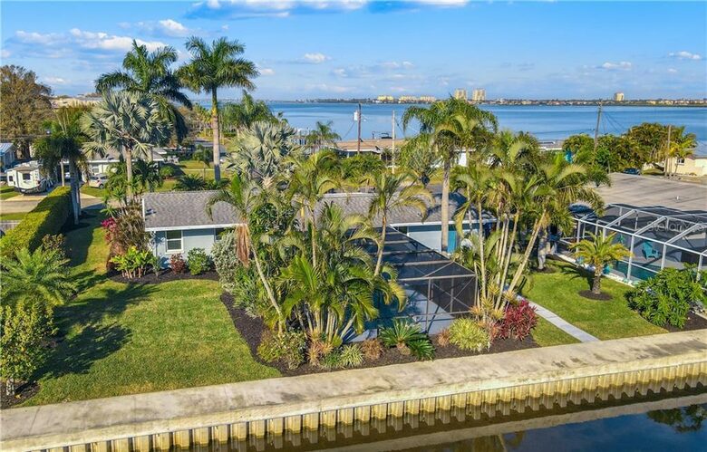 River House Retreat - Bradenton, Florida