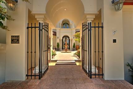 Home Exchange in Austin, TX gated entry into the courtyard