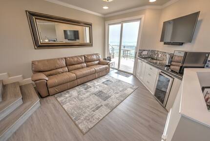 Home Exchange in Austin, TX wet bar outside the master suite