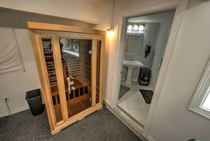 Home Exchange in Austin, TX dry sauna and full bathroom