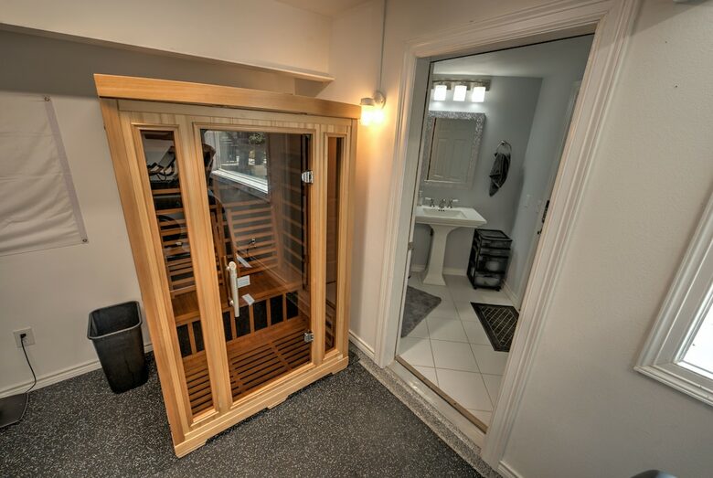 Home Exchange in Austin, TX dry sauna and full bathroom