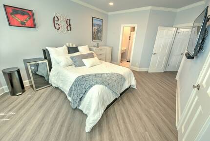 Home Exchange in Austin, TX guest bedroom #4 with mini fridge