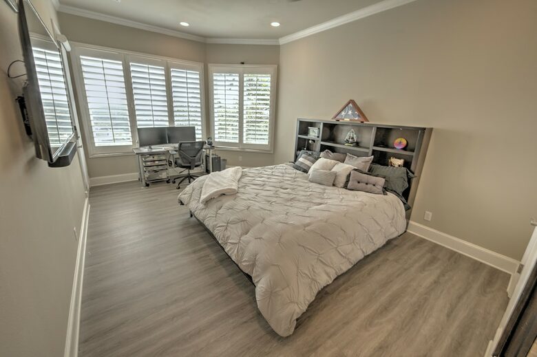 Home Exchange in Austin, TX bedroom #1 with office and king bed