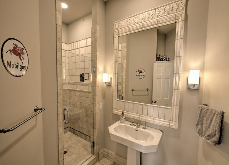 Home Exchange in Austin, TX bedroom #1 en suite with walk in shower