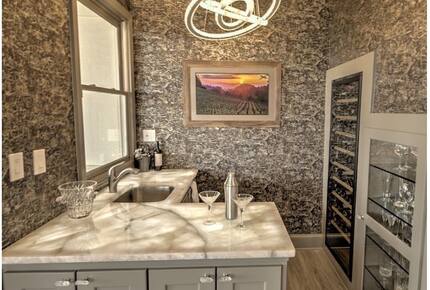 Home Exchange in Austin, TX with bar and wine fridge