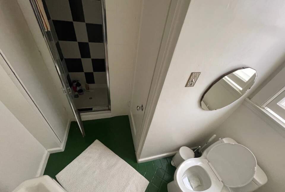 Home Exchange in San Francisco, CA, second bathroom with shower