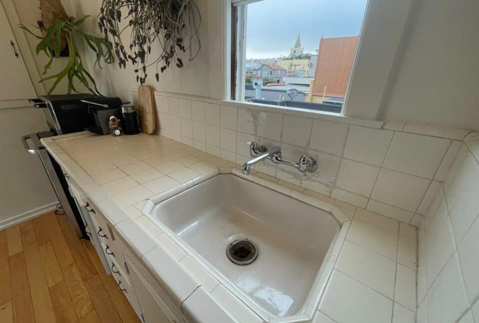 Home Exchange in San Francisco, CA, second floor kitchenette