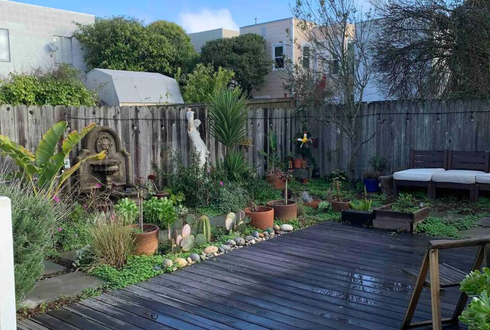 Home Exchange in San Francisco, CA, private patio with fountain