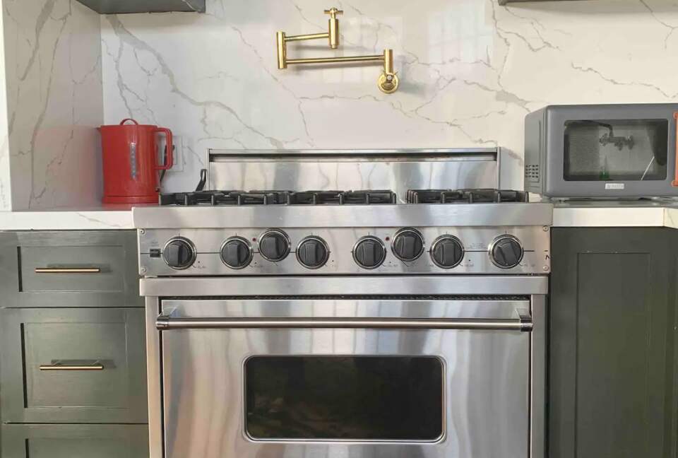 Home Exchange in San Francisco, CA, gas oven and stove