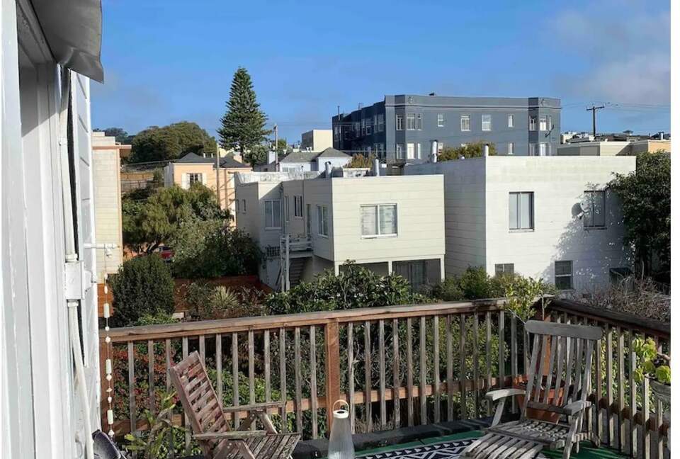 Home Exchange in San Francisco, CA, second floor balcony