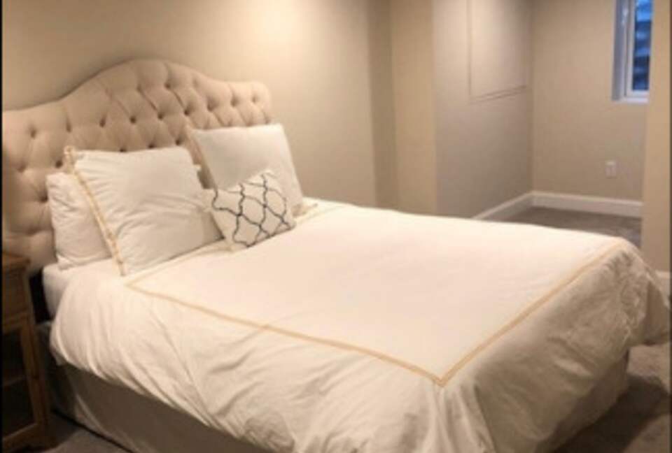 Queen bed downstairs