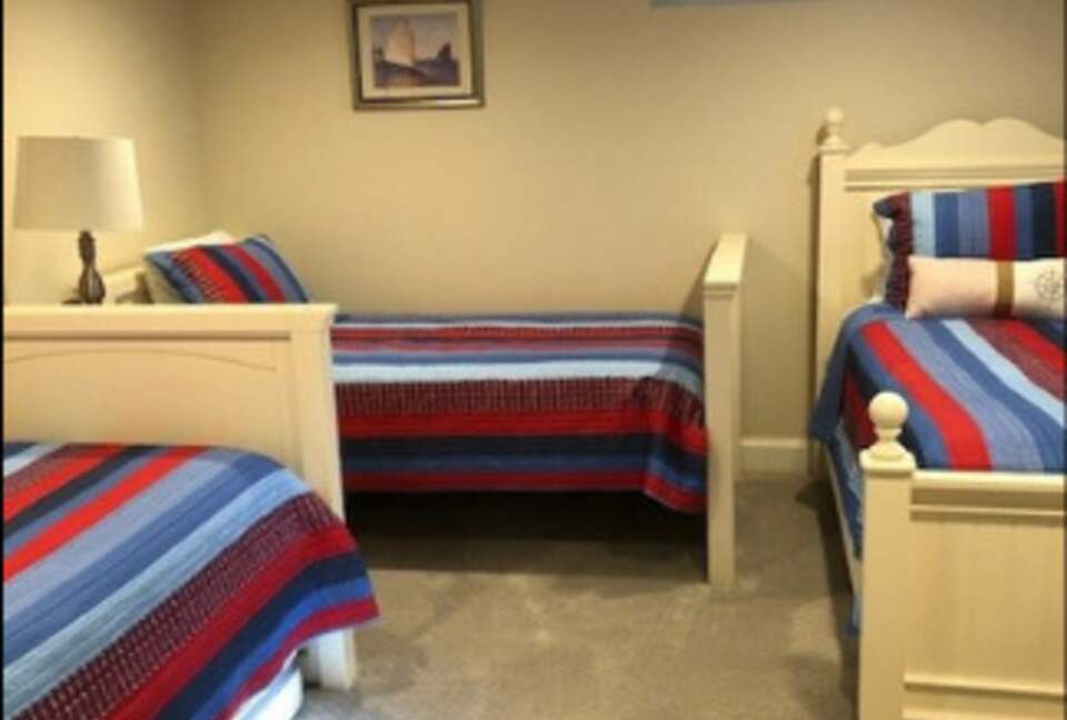 Kid's room with three beds