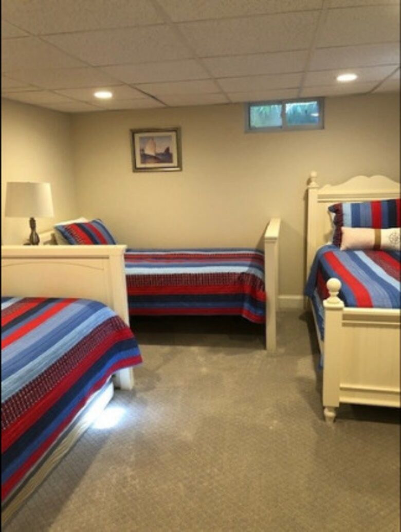 Kid's room with three beds