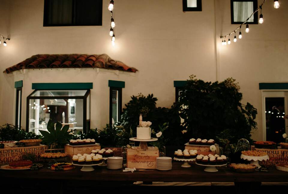 Home Exchange in Napa, CA have a party under the lights!