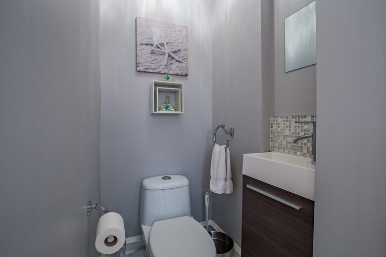 Home Exchange in Montreal, Quebec guest bathroom 1