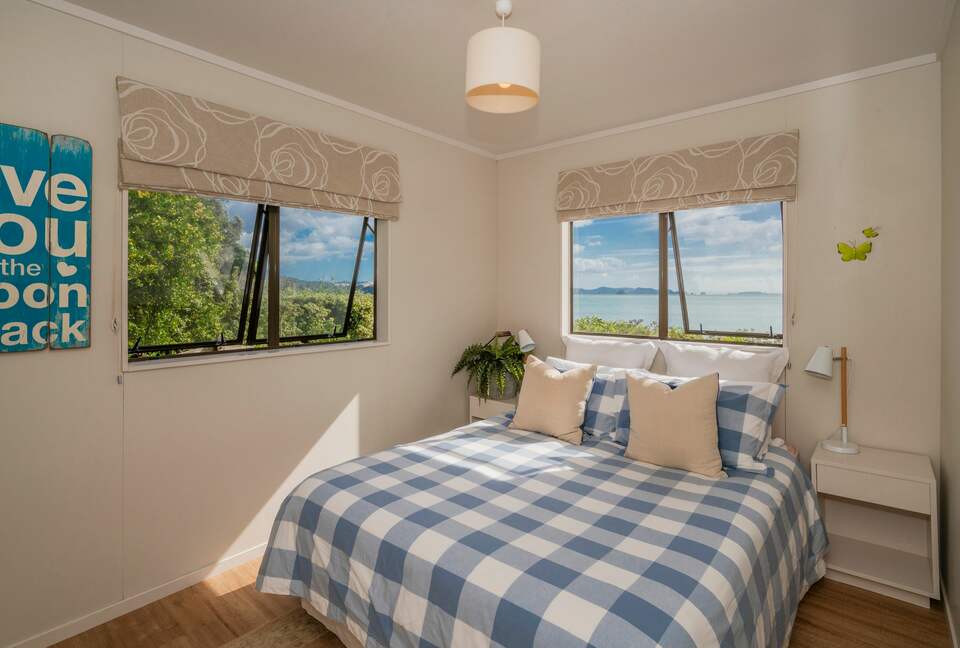 Home Exchange in Ferry Landing, Waikato, NZ guest bedroom