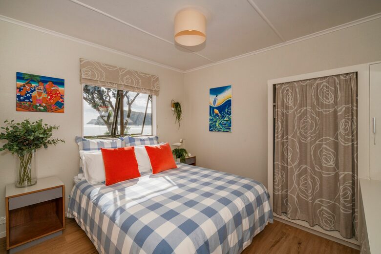 Home Exchange in Ferry Landing, Waikato, NZ guest bedroom