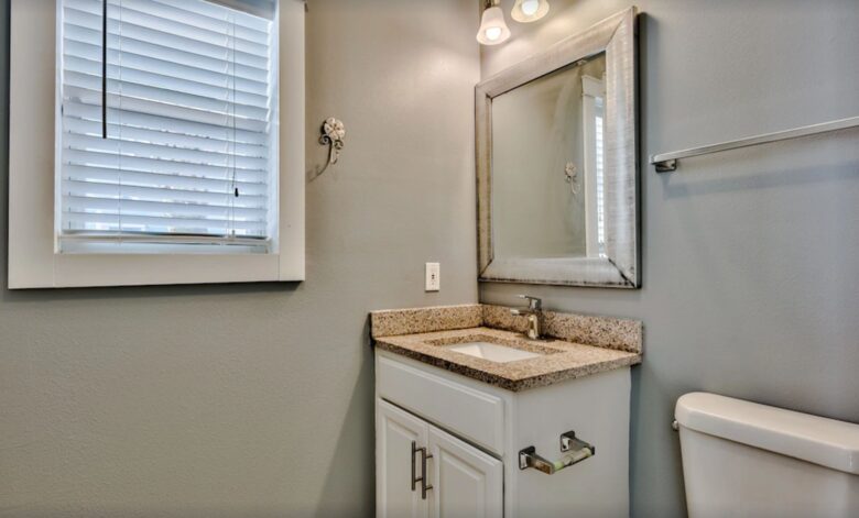 Casita shared bathroom