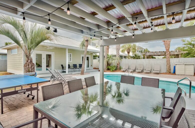 Outdoor dining and pool