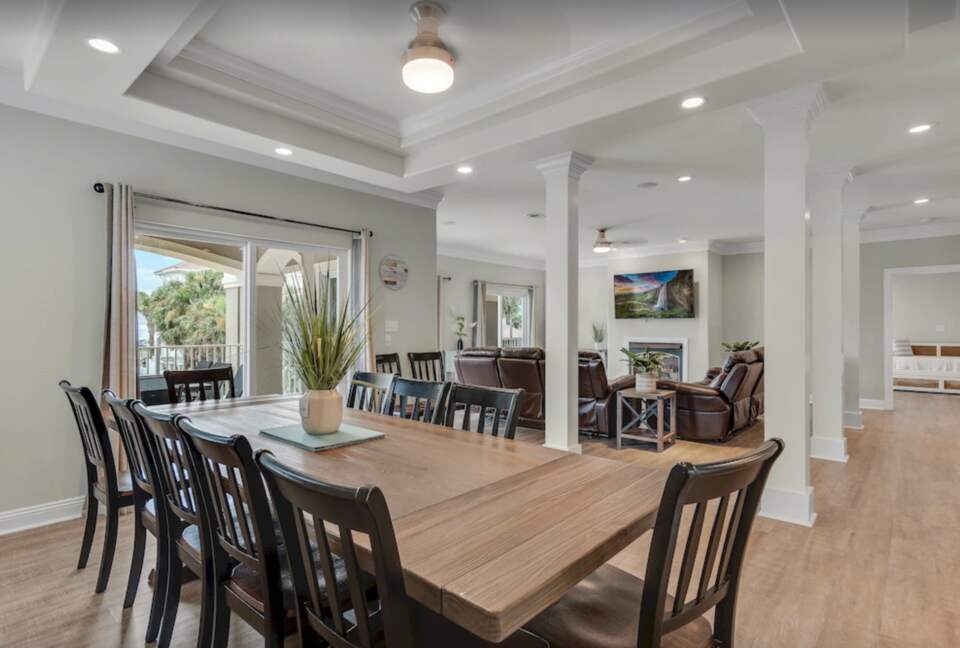 Indoor/Outdoor dining