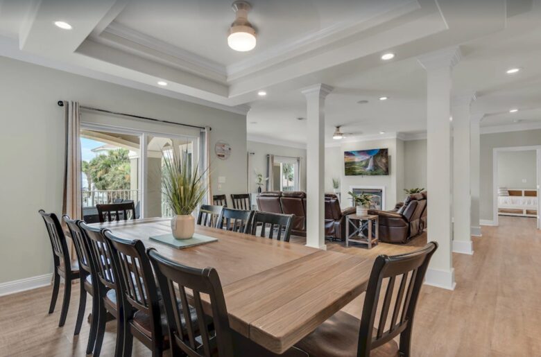 Indoor/Outdoor dining