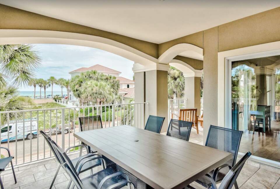 Indoor/Outdoor dining