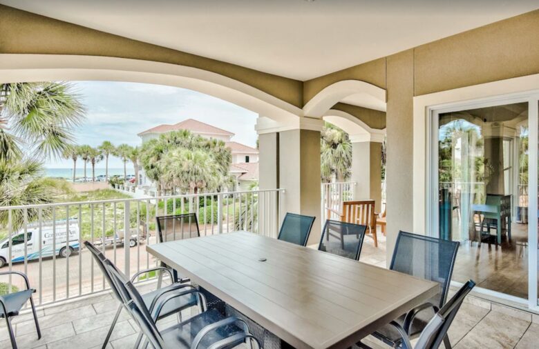 Indoor/Outdoor dining