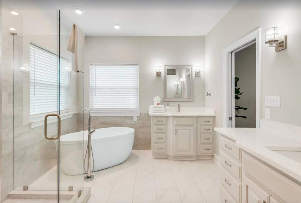Master bedroom ensuite bathroom