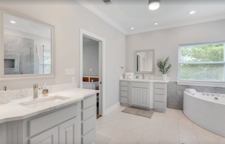 Master bedroom ensuite bathroom