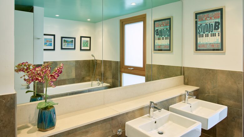 Bunk Room Ensuite with separate bath and shower