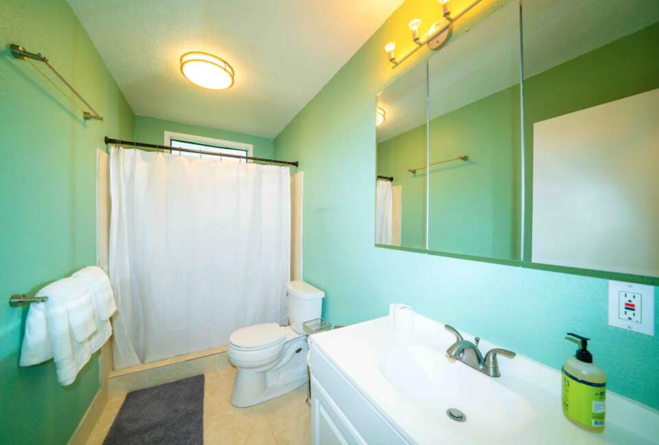 3 bedroom unit bathroom