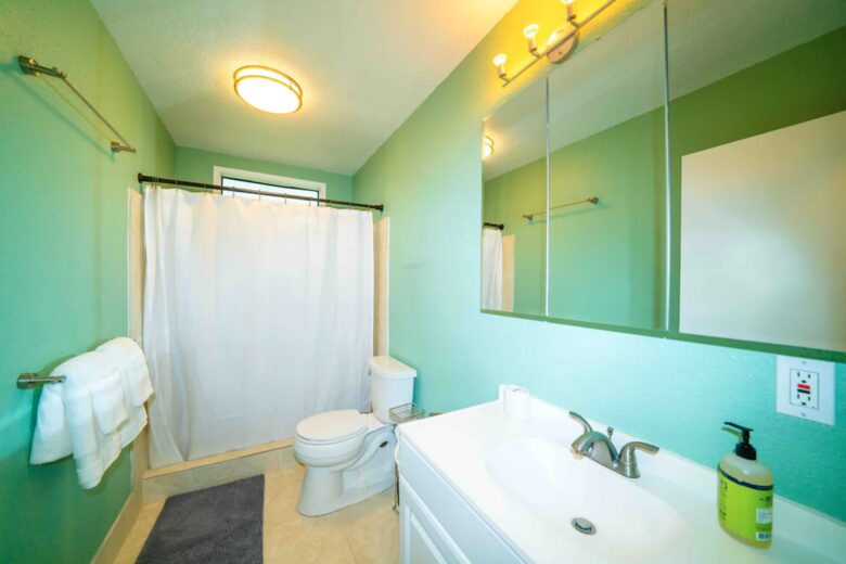 3 bedroom unit bathroom