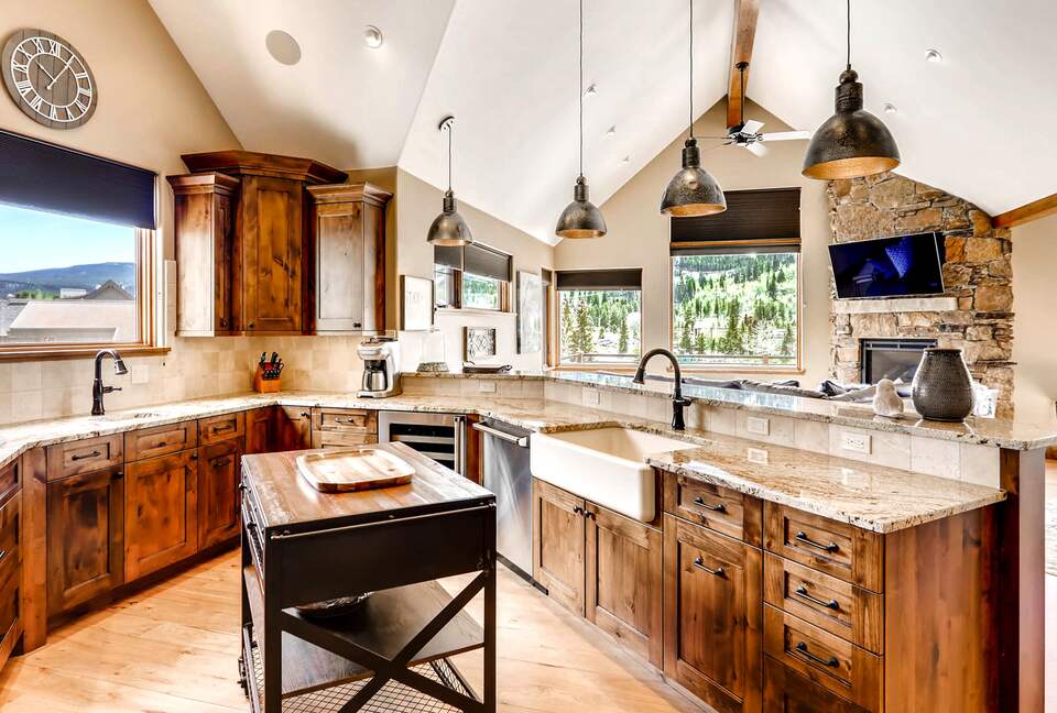 Home Exchange in Breckenridge, CO gourmet kitchen with farmhouse sink