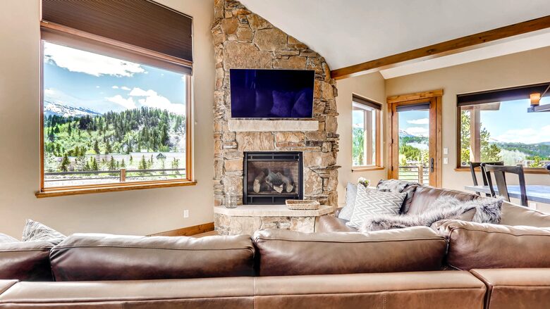 Home Exchange in Breckenridge, CO cozy family room with television