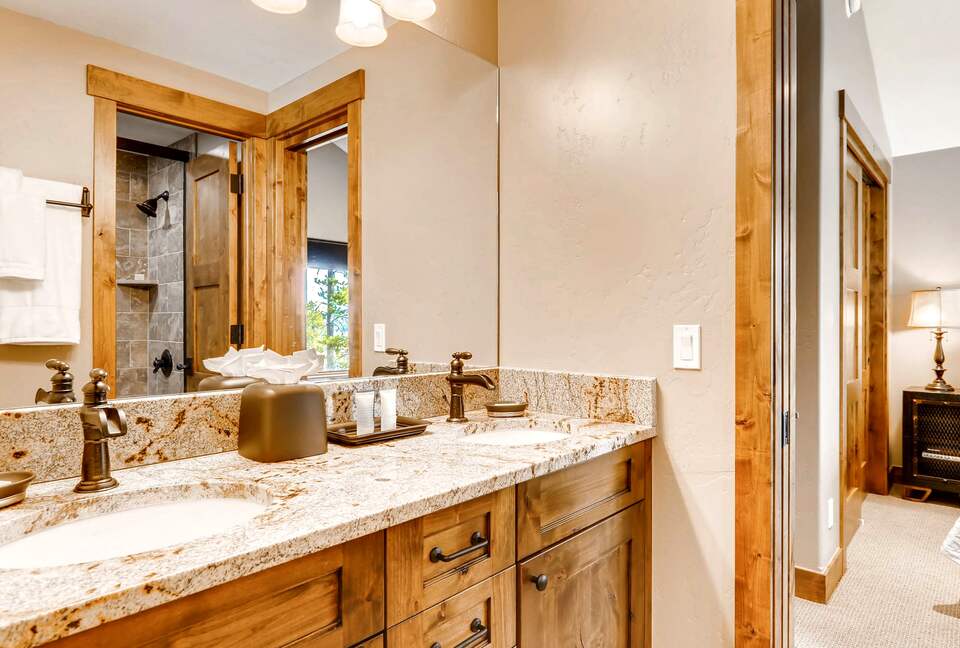Home Exchange in Breckenridge, CO jack and Jill bathroom