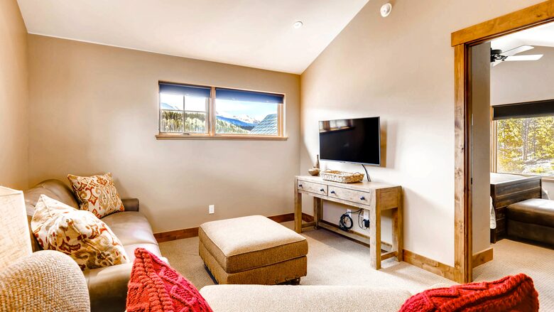 Home Exchange in Breckenridge, CO bonus sitting space