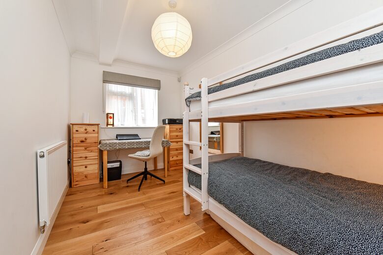 Bedroom 4 can also be used as office space. Desk & printer.