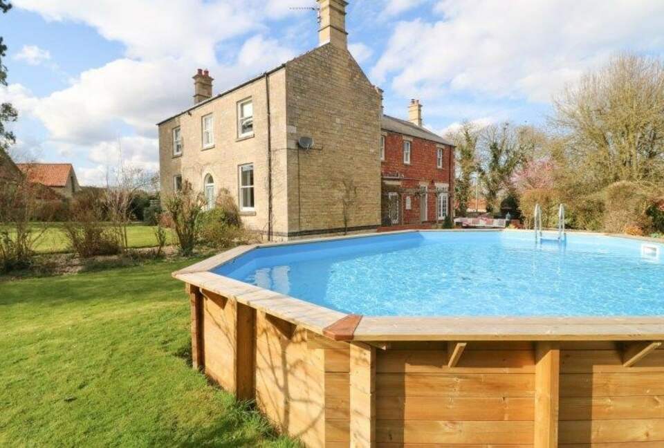 The Coach House - Burton Le Coggles, United Kingdom