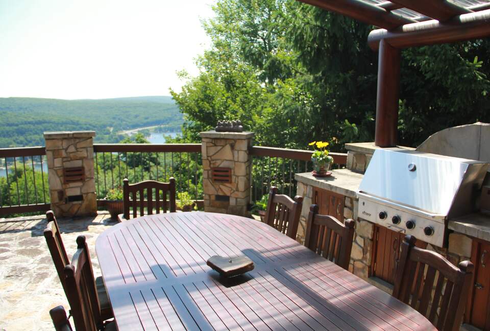 Outdoor covered patio with built in Dacor grill