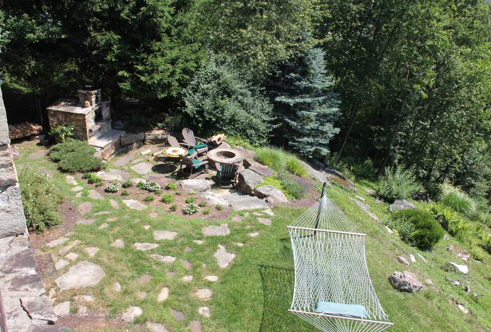 Luxury Log Home at 4 season Wisp Resort (ski-in/ski-out with Deep Creek Lake views; includes also private dock access) - McHenry, Maryland