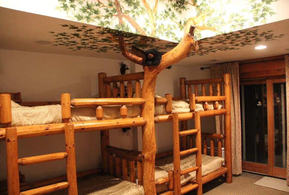 Bunk bed room (walkout)