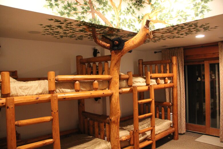 Bunk bed room (walkout)