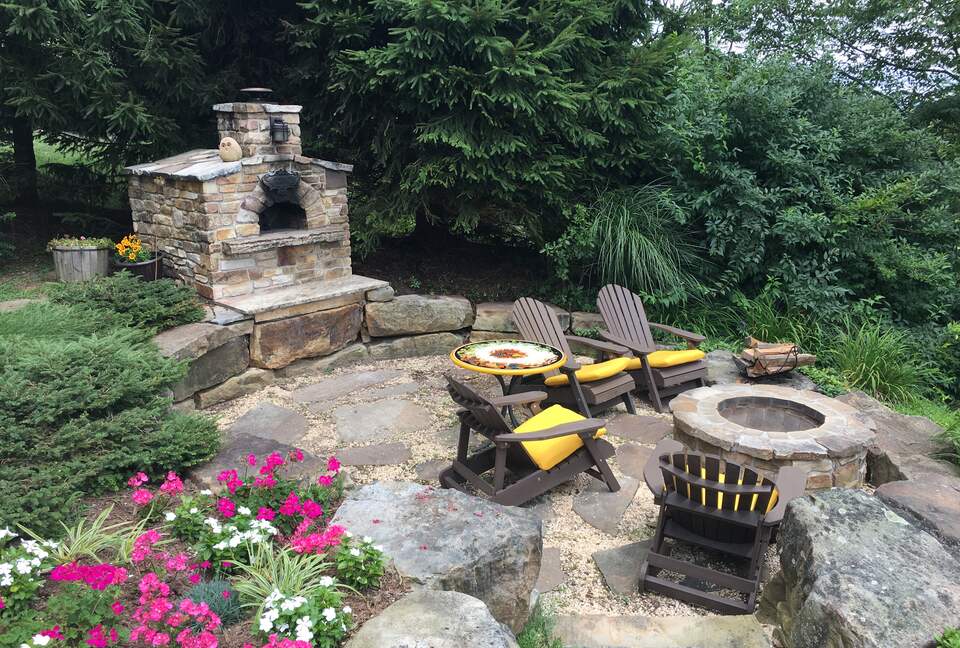 Pizza oven and firepit