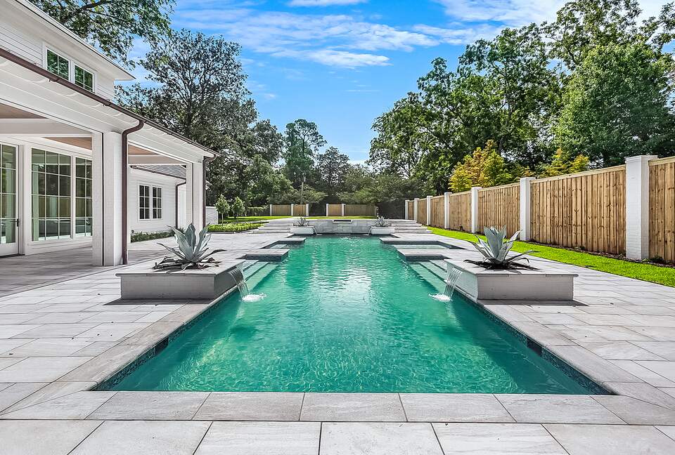 Home Exchange in Baton Rouge, LA incredible private pool