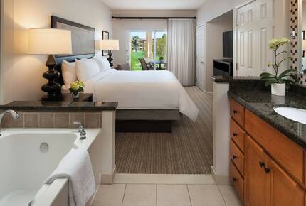 Home Exchange in Pam Desert, CA bedroom with tub