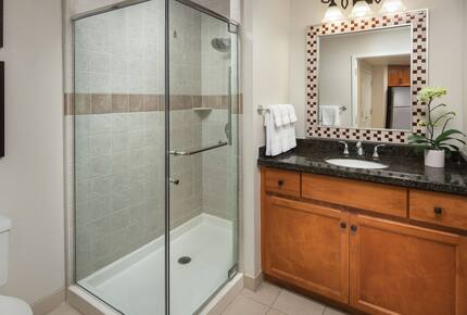 Home Exchange in Pam Desert, CA accessible shower options