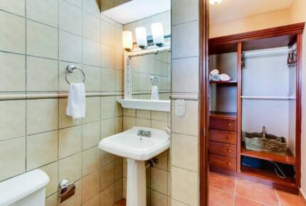 Home Exchange in Tola, Rivas, Nicaragua bathroom and closet